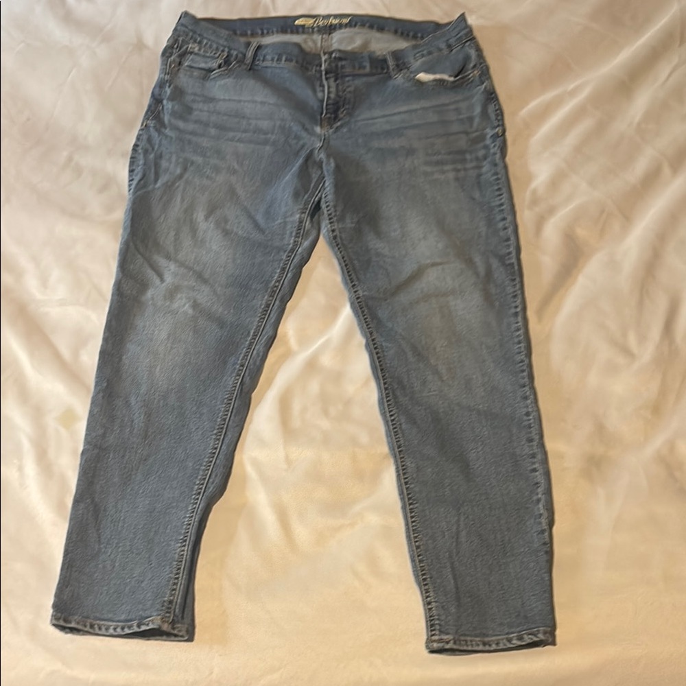 Old Navy Women's Straight Leg Jeans in Blue
